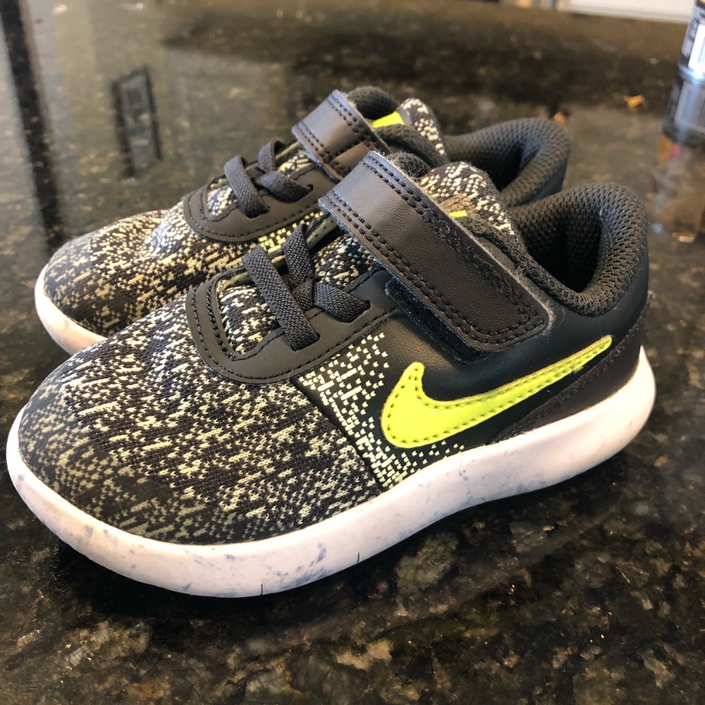 EUC Nike Flex toddler tennis shoes 8c